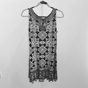 White House Black Market Black White Print Beaded Neckline Sleeveless Dress Sz M